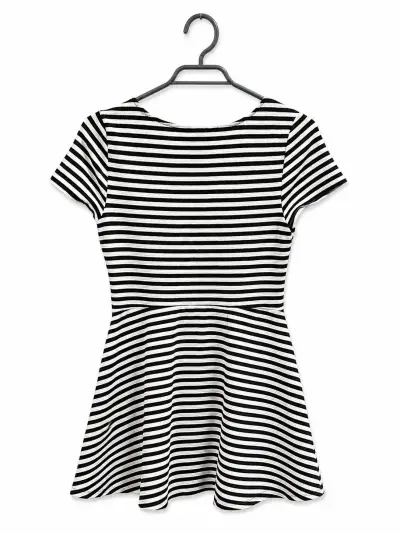 Vestido a rayas blanco y negro - miniatura 2