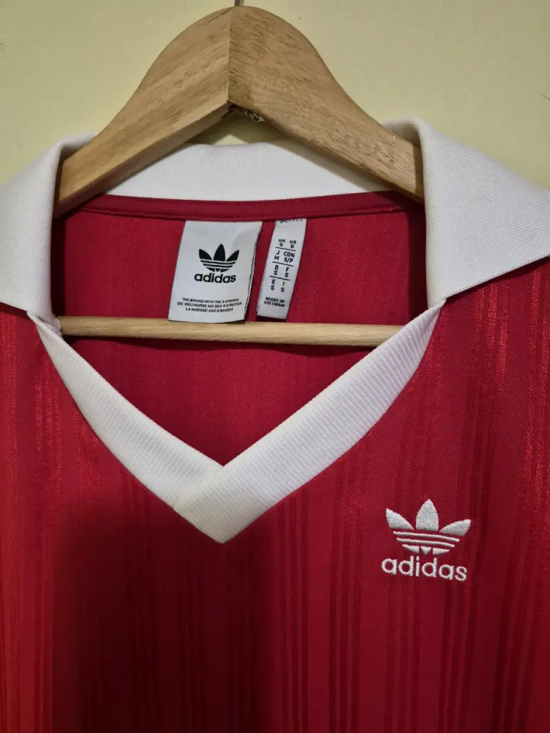 Polera deportiva Adidas roja vintage - 2