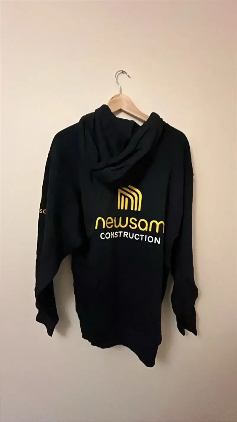 Polerón negro con capucha - 2