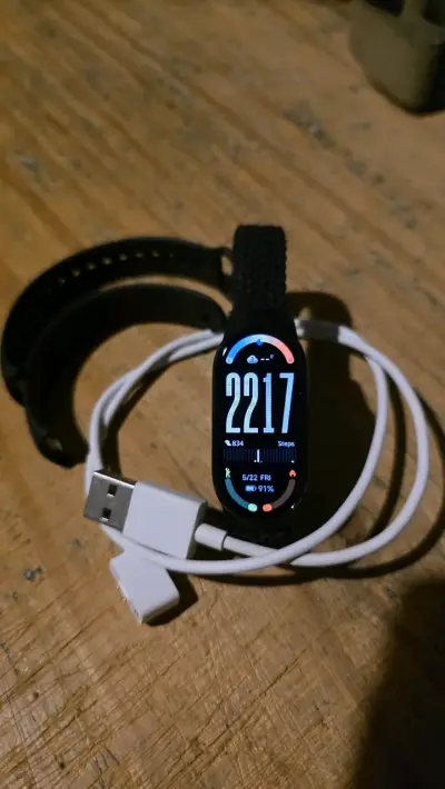 Smartwatch con pantalla a color y cargador - miniatura 1