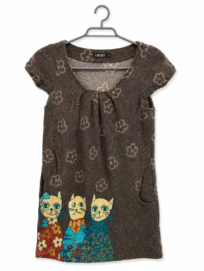 Vestido Cherry con diseño de gatos - miniatura 1