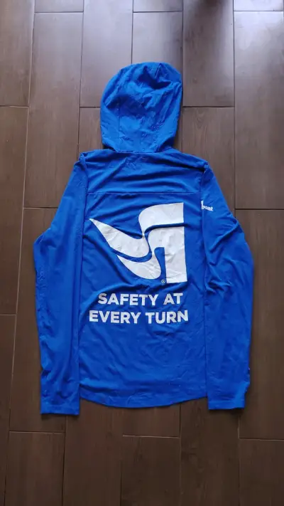 Polera azul con capucha y estampado - miniatura 1