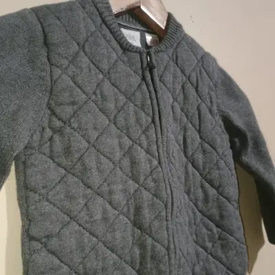Chaqueta acolchada gris para niño - miniatura 5