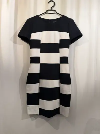 Vestido a rayas blanco y azul marino - miniatura 1