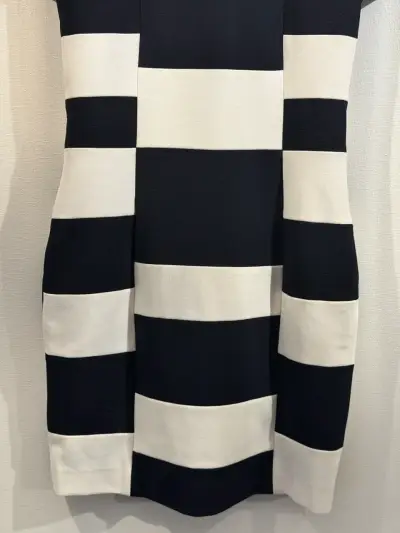 Vestido a rayas blanco y azul marino - miniatura 3