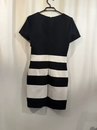 Vestido a rayas blanco y azul marino - miniatura 4