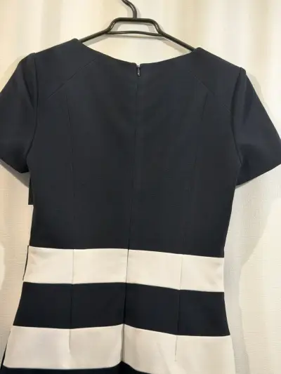 Vestido a rayas blanco y azul marino - miniatura 5