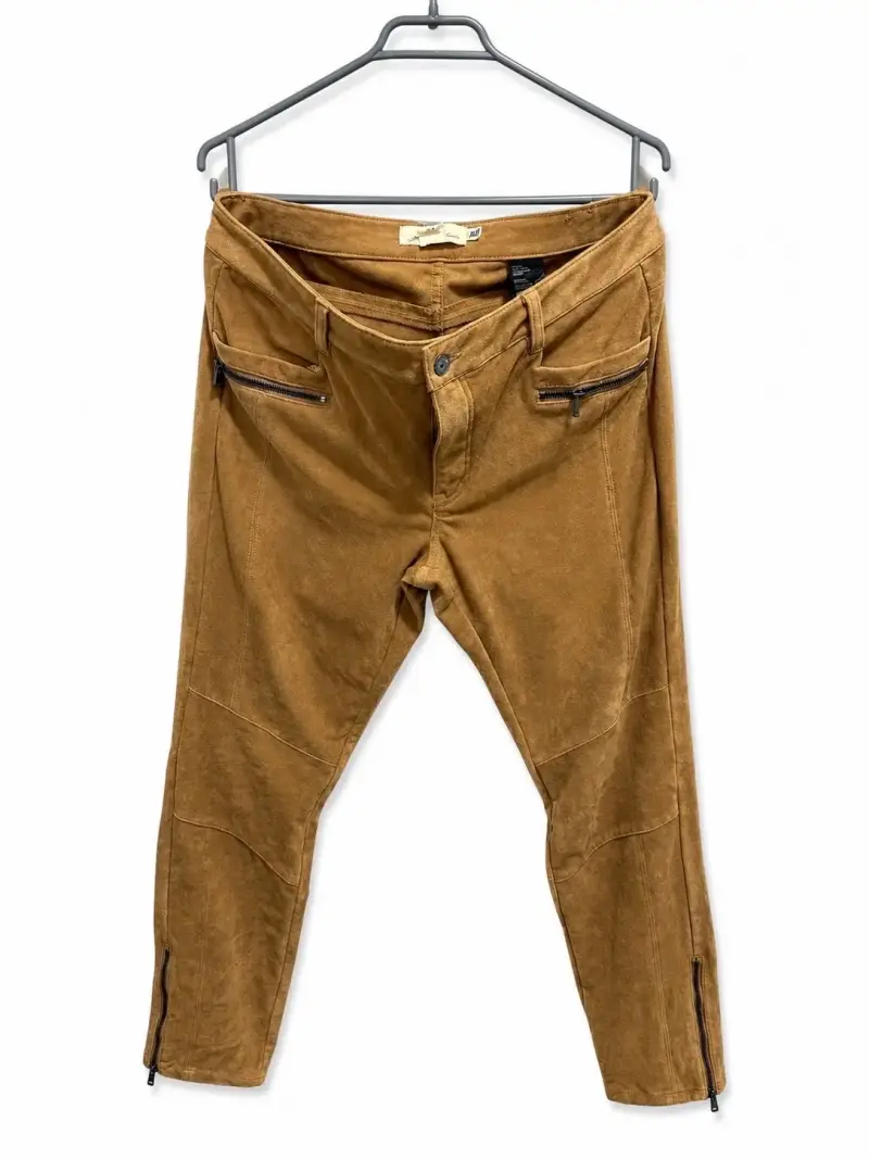 Pantalones de gamuza marrón con cremalleras