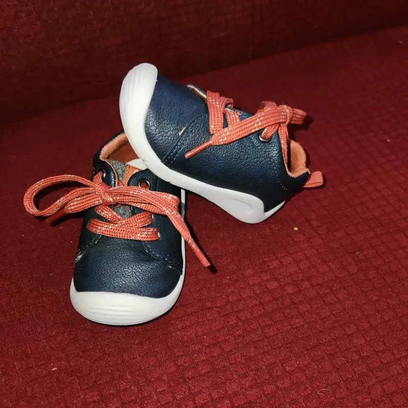 Zapatitos de bebé azul marino con cordones - 3