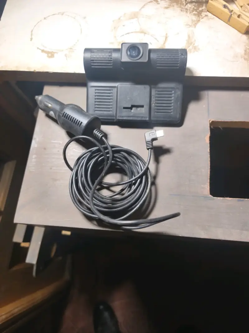 Cámara de seguridad para auto con cable - 1