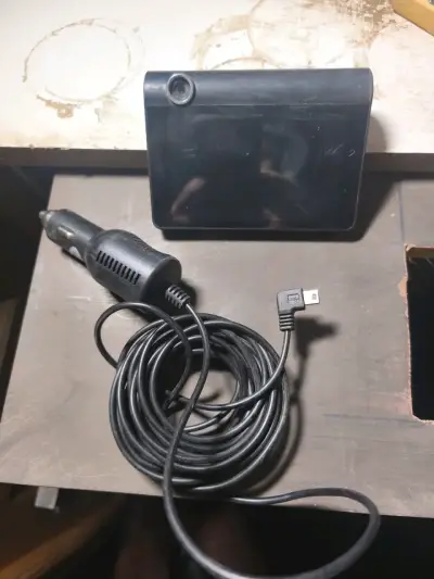 Cámara de seguridad para auto con cable - miniatura 2