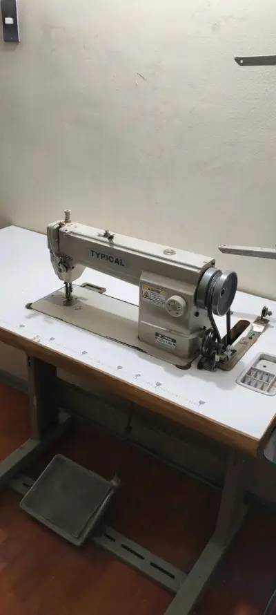 Máquina de coser industrial Typical - miniatura 1