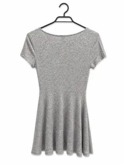 Vestido gris Forever 21 con diseño cruzado - miniatura 2