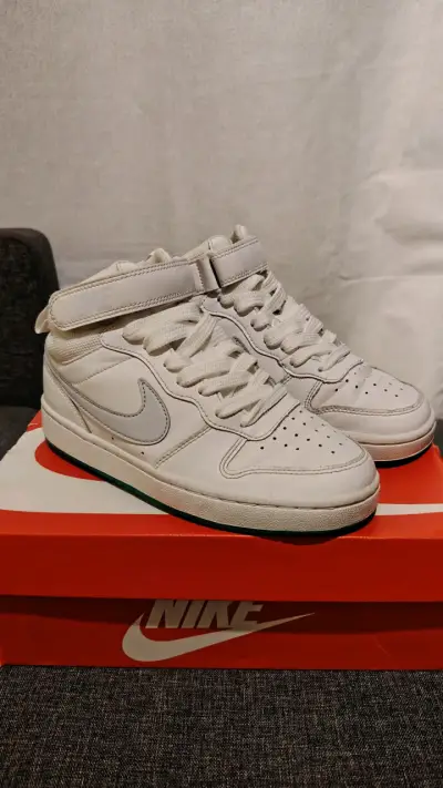 Zapatillas Nike blancas de caña alta - miniatura 2