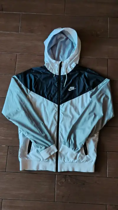 Cortaviento Nike bicolor con capucha - miniatura 1