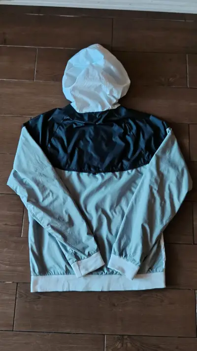 Cortaviento Nike bicolor con capucha - miniatura 2