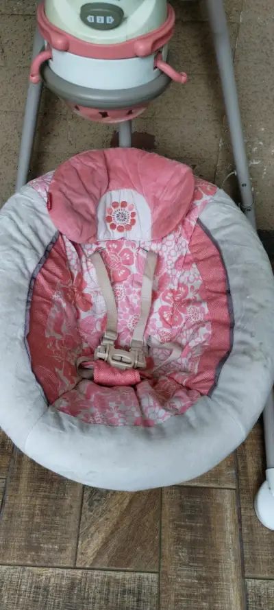 Mecedora para bebé Fisher-Price rosa - miniatura 2