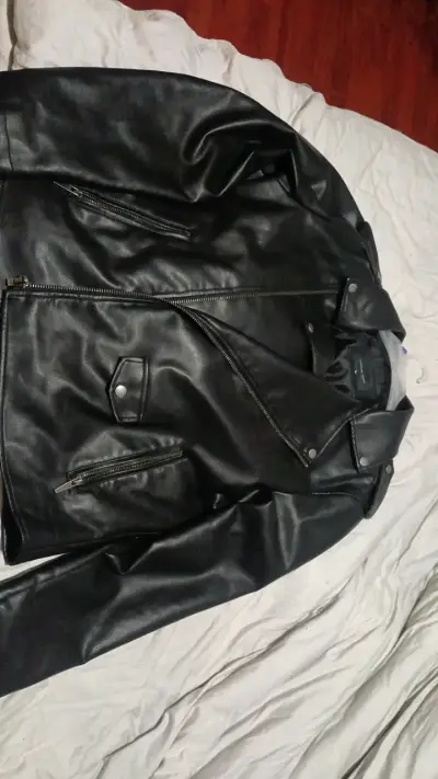 Chaqueta de cuero negra estilo biker - miniatura 1