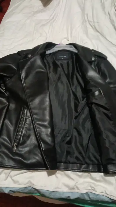 Chaqueta de cuero negra estilo biker - miniatura 2