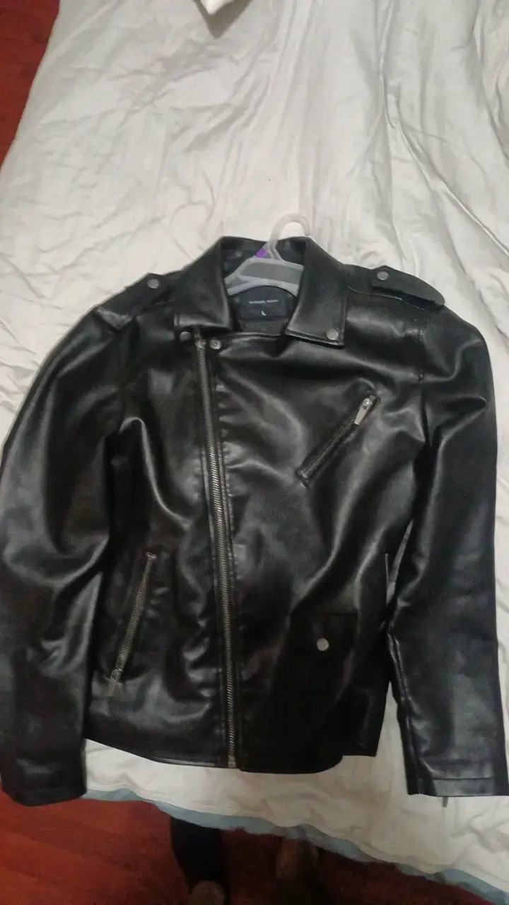 Chaqueta de cuero negra estilo biker - 3
