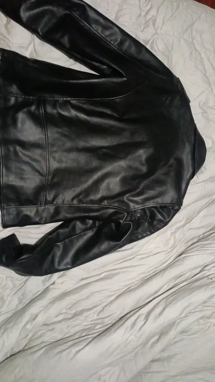Chaqueta de cuero negra estilo biker - 4