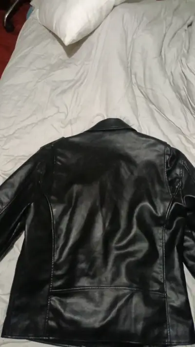 Chaqueta de cuero negra estilo biker - miniatura 5
