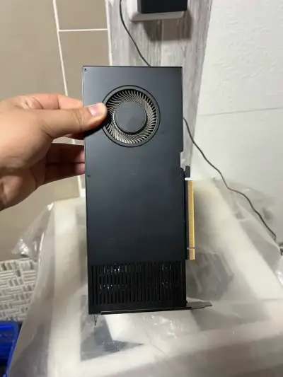 RTXA4000 16GB ECC/profesional Usada BUEN ESTADO - miniatura 1