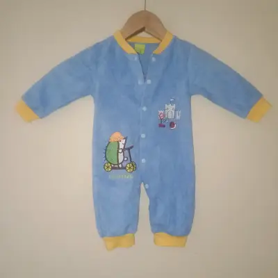 Pijama enterito azul para bebé - miniatura 1