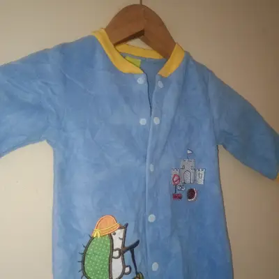 Pijama enterito azul para bebé - miniatura 3