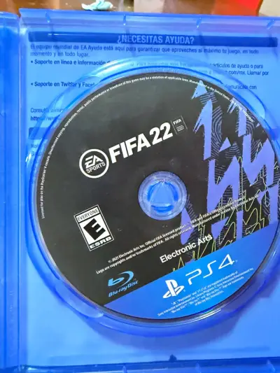 Juego FIFA 22 para PS4 en buen estado - miniatura 1