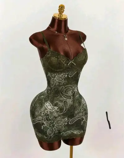 Vestido ajustado verde con encaje - miniatura 1