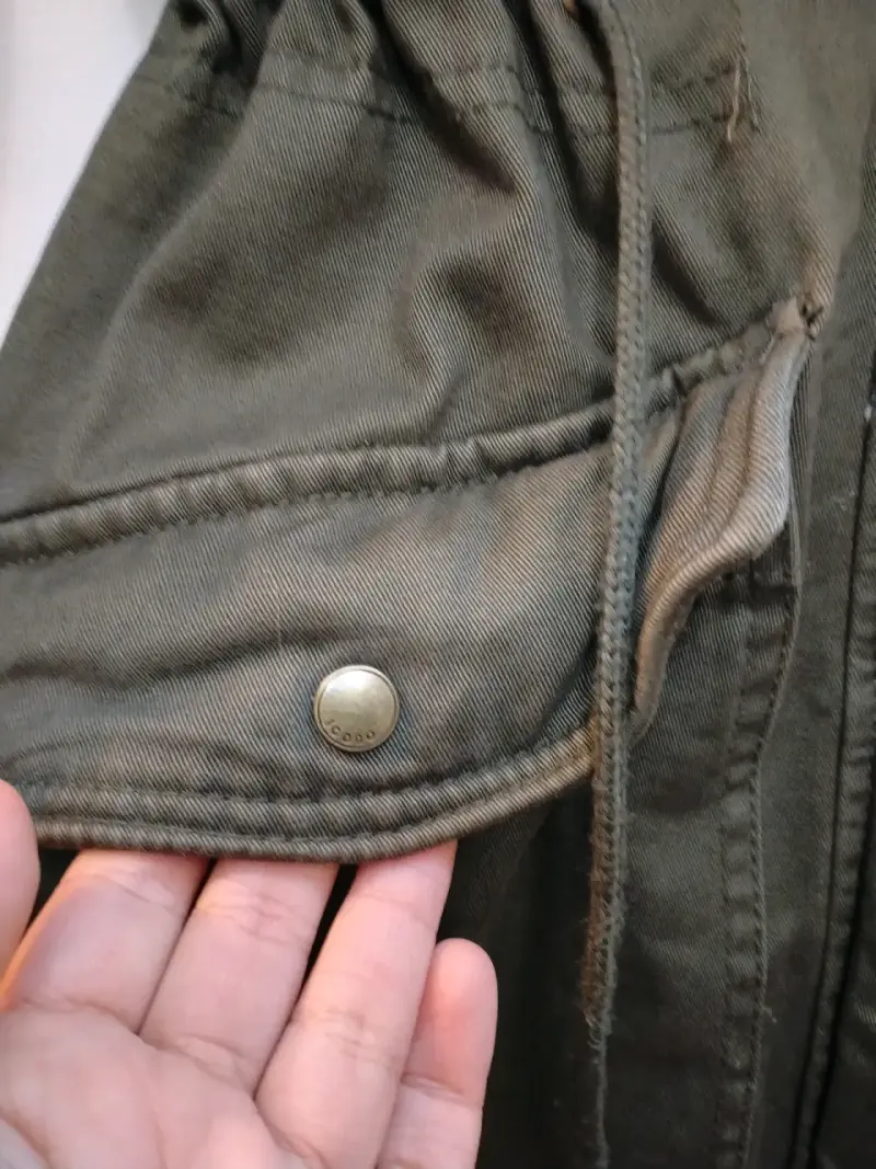 Parka verde militar con capucha de piel sintética - 3