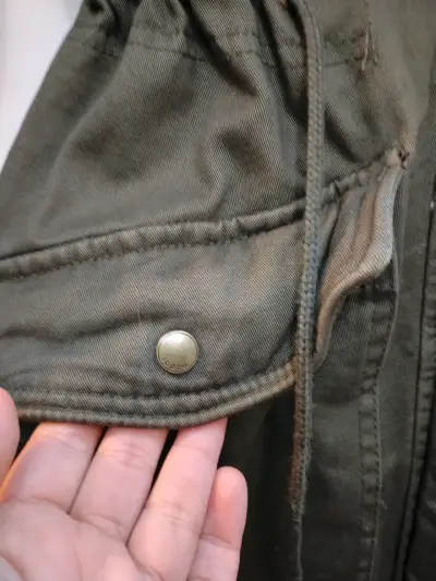 Parka verde militar con capucha de piel sintética - miniatura 3