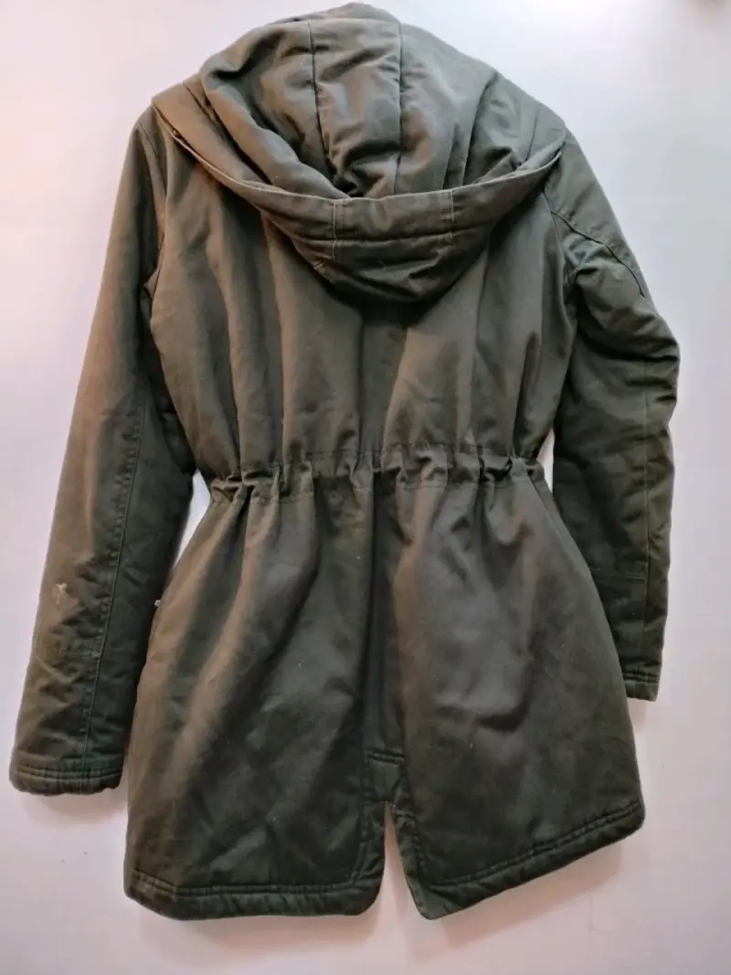 Parka verde militar con capucha de piel sintética - 5