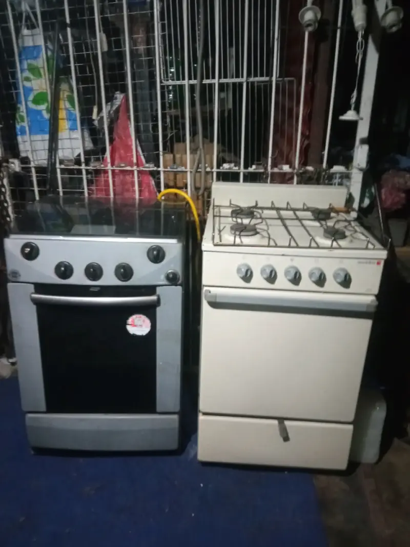 Cocinas a gas de 4 quemadores y horno impecable