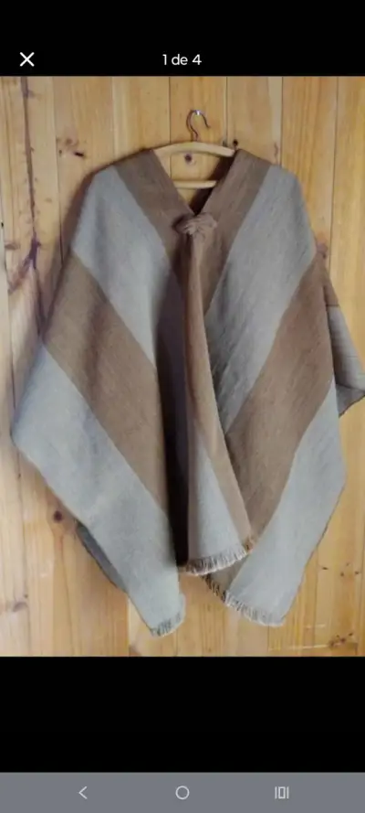 Poncho de lana en tonos tierra - miniatura 1