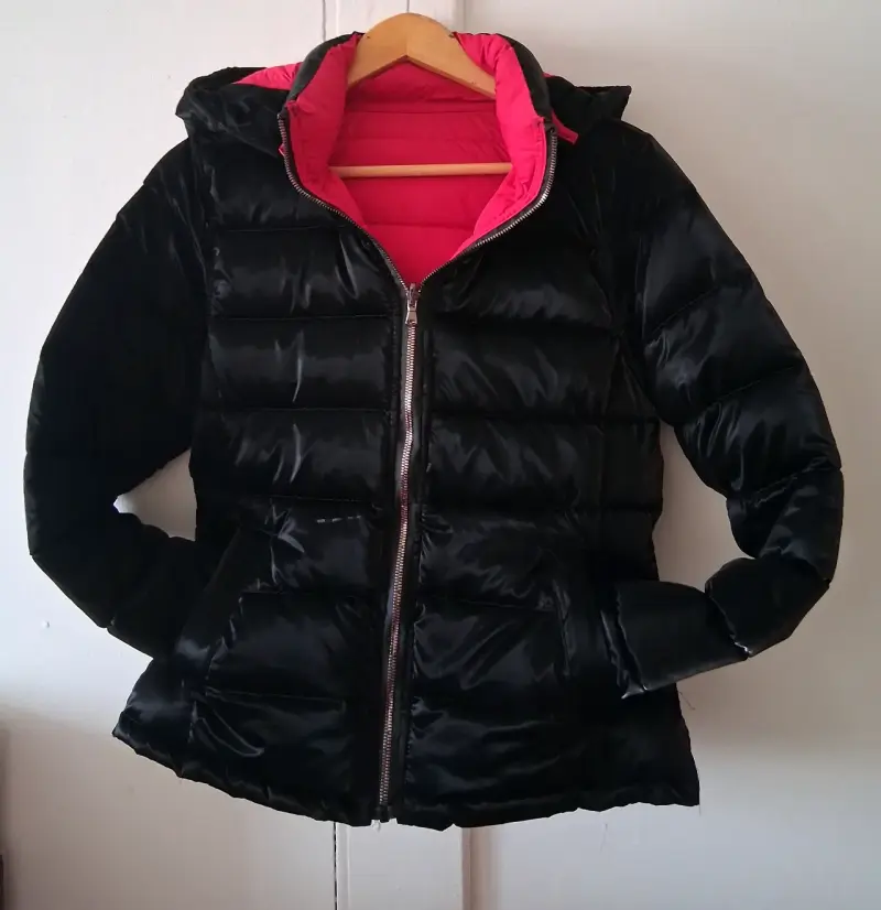 Chaqueta acolchada negra con capucha marca WADOS - 1