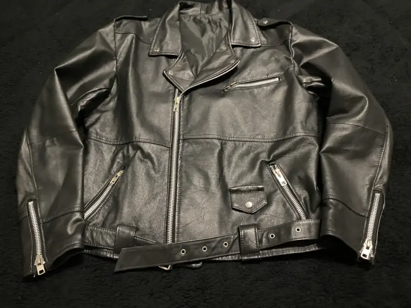 Chaqueta de cuero negra con cierre - 1
