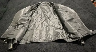 Chaqueta de cuero negra con cierre - miniatura 3