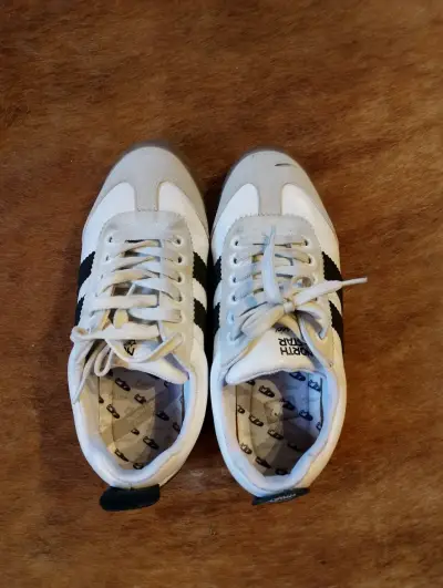 Zapatillas deportivas blancas con negro - miniatura 3
