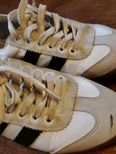 Zapatillas deportivas blancas con negro - miniatura 4