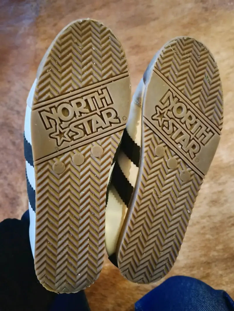 Zapatillas deportivas blancas con negro - 5