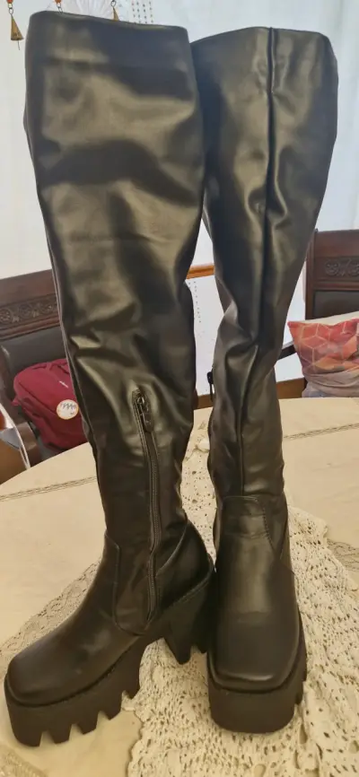 Botas negras eco cuero  con plataforma - miniatura 3