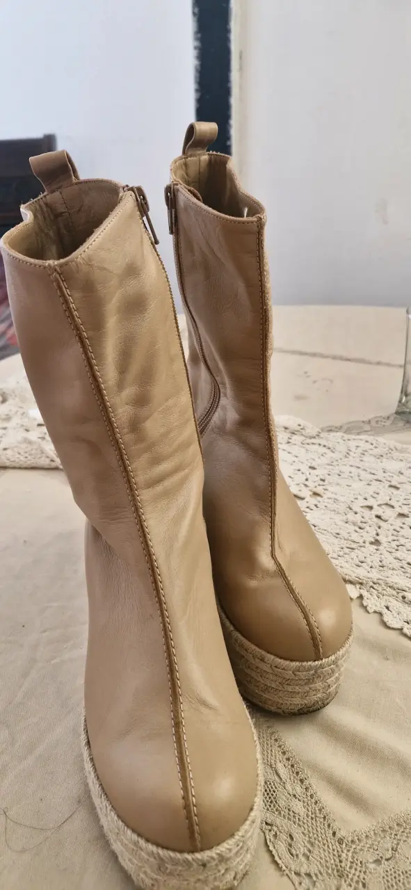 Botas de cuero con taco acuña beige - 3