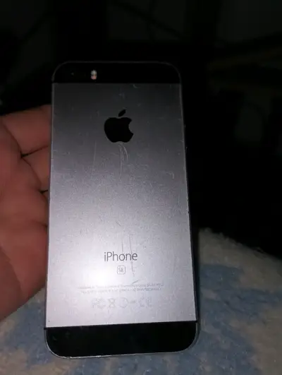 iPhone SE en buen estado - miniatura 1
