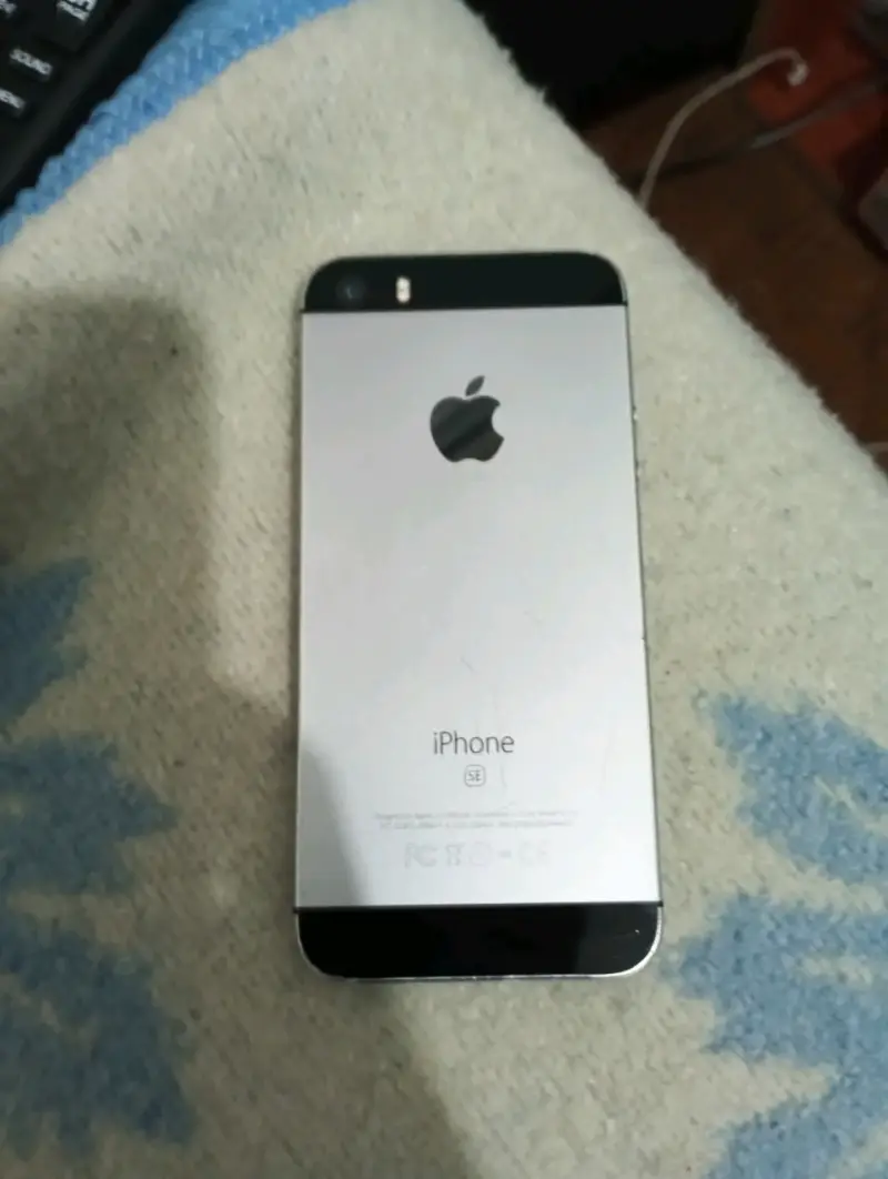 iPhone SE en buen estado - 2