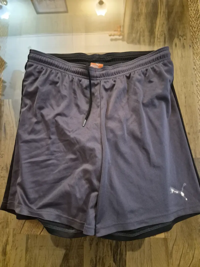 Shorts deportivos Puma gris