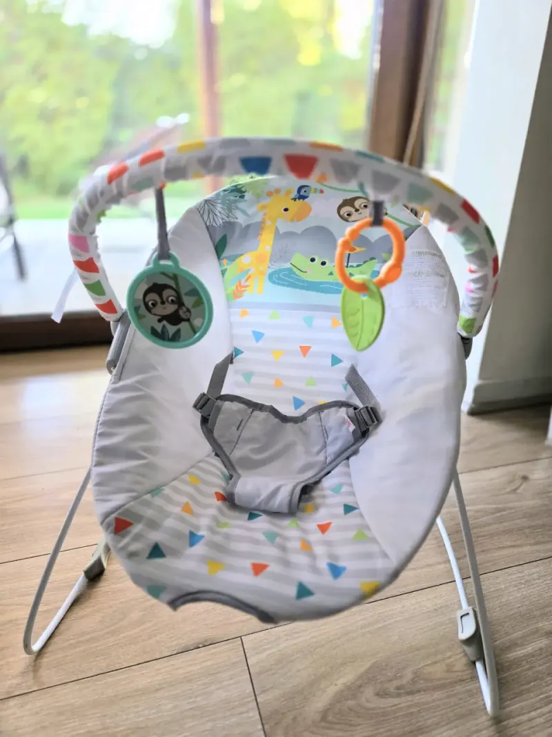 Silla mecedora para bebé con juguetes colgantes - 2