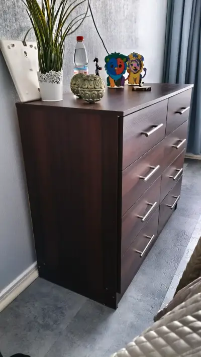 Cómoda de madera con seis cajones - miniatura 1