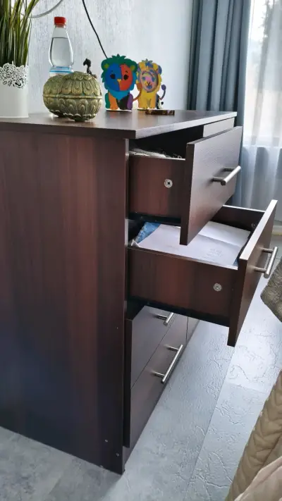 Cómoda de madera con seis cajones - miniatura 2